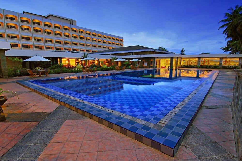 Pangeran Beach Hotel Padang  Buitenkant foto
