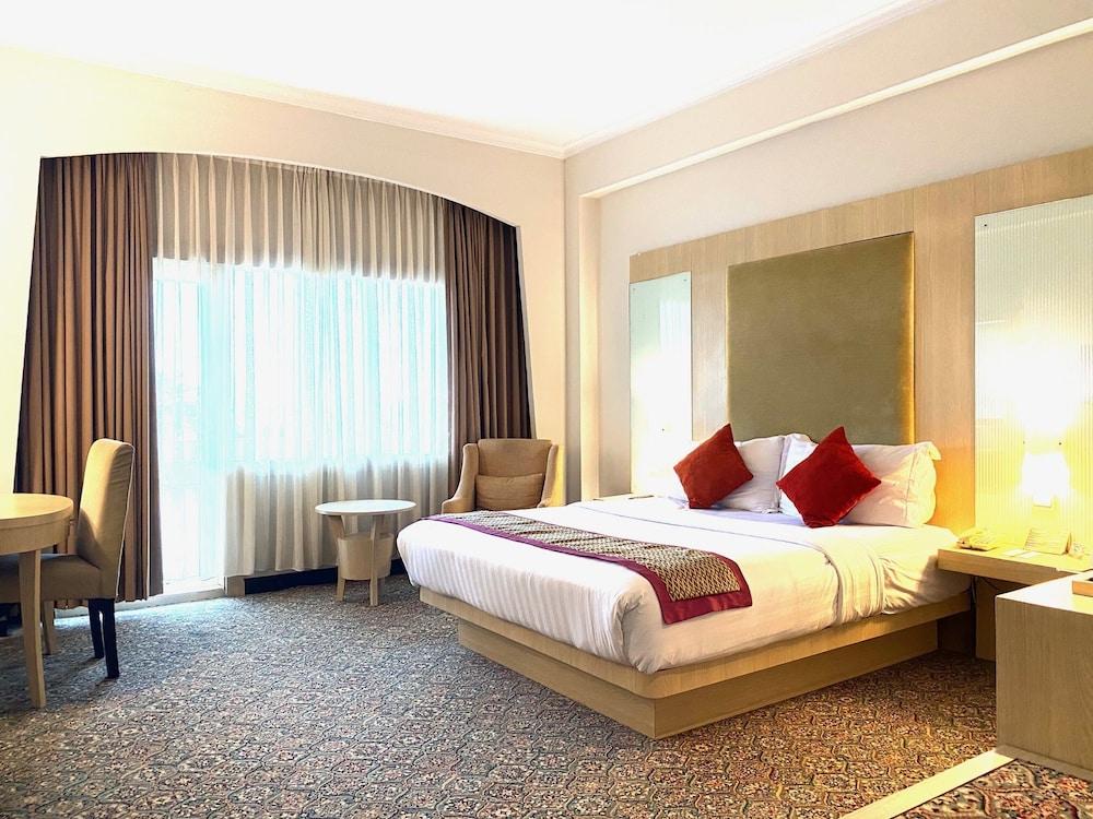 Pangeran Beach Hotel Padang  Buitenkant foto