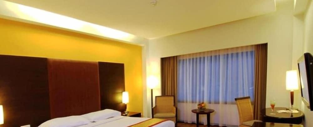 Pangeran Beach Hotel Padang  Buitenkant foto