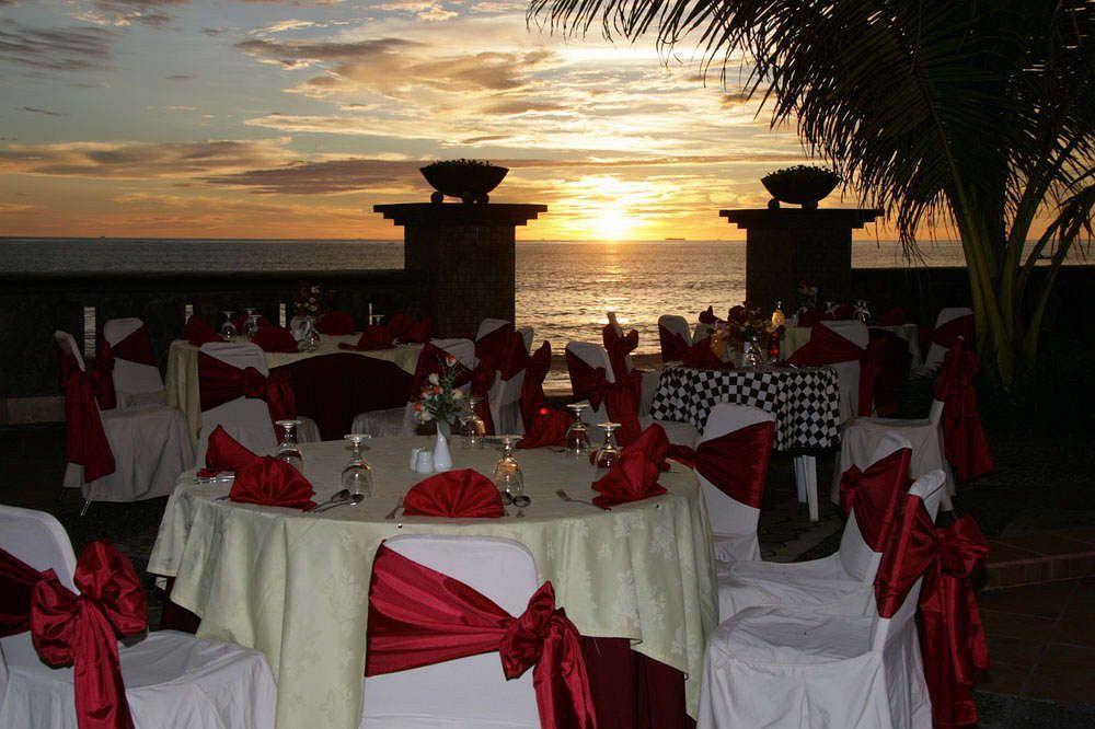 Pangeran Beach Hotel Padang  Buitenkant foto