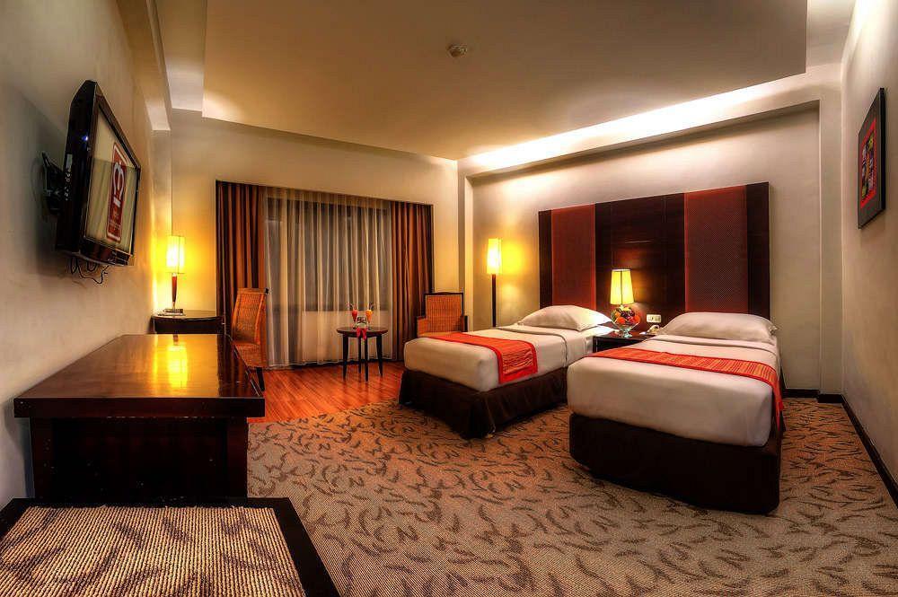 Pangeran Beach Hotel Padang  Buitenkant foto